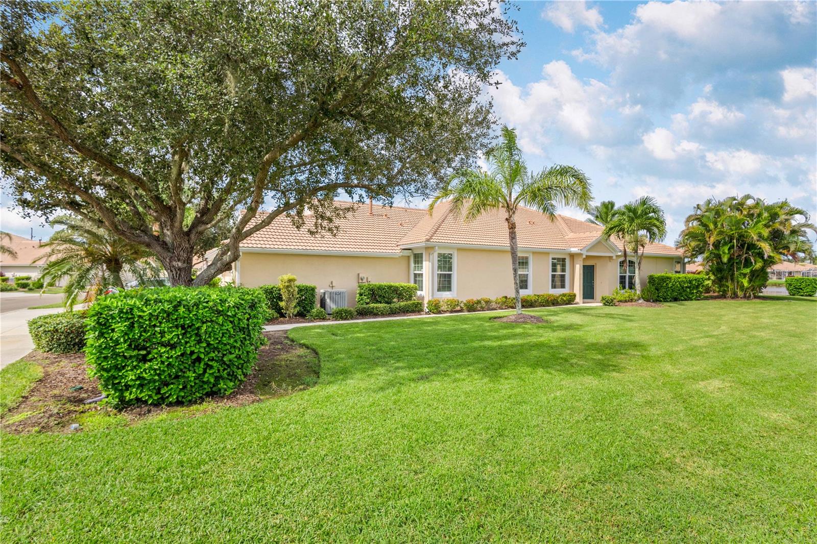 5064 Whispering Oaks Dr Property Photo 1
