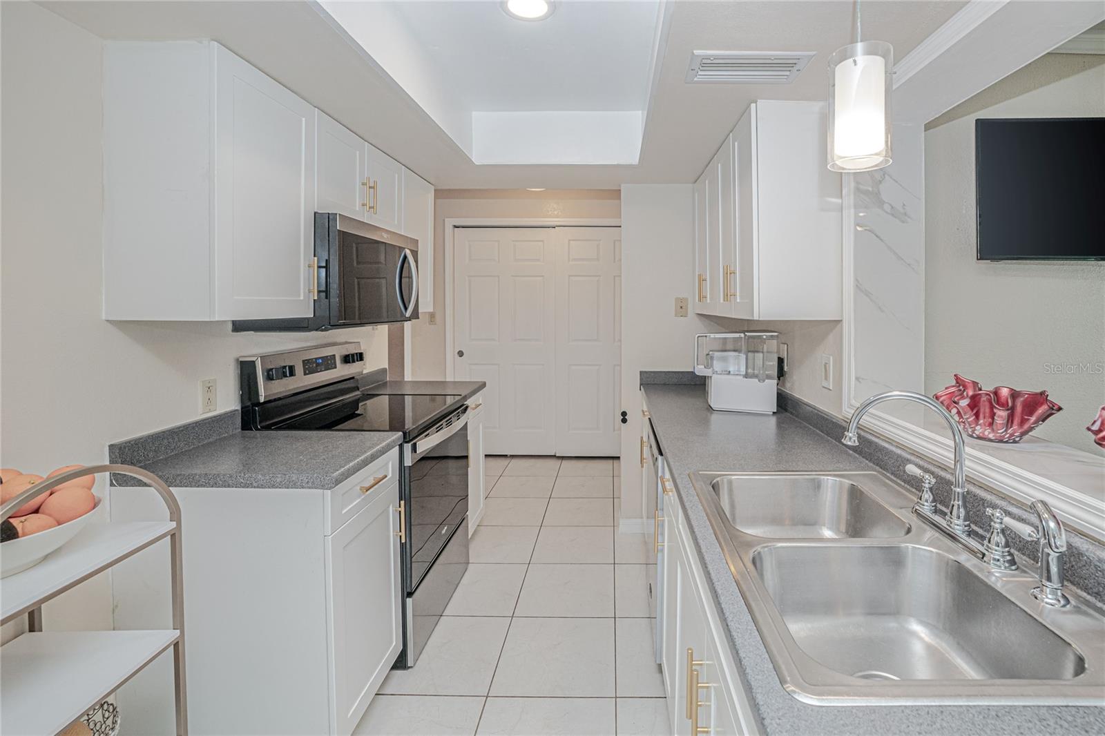 18423 Alphonse Cir Property Photo 7