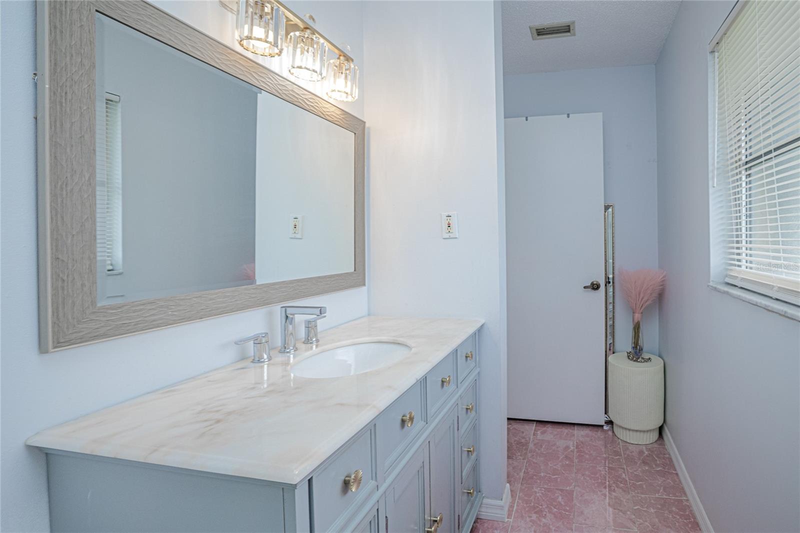 18423 Alphonse Cir Property Photo 18