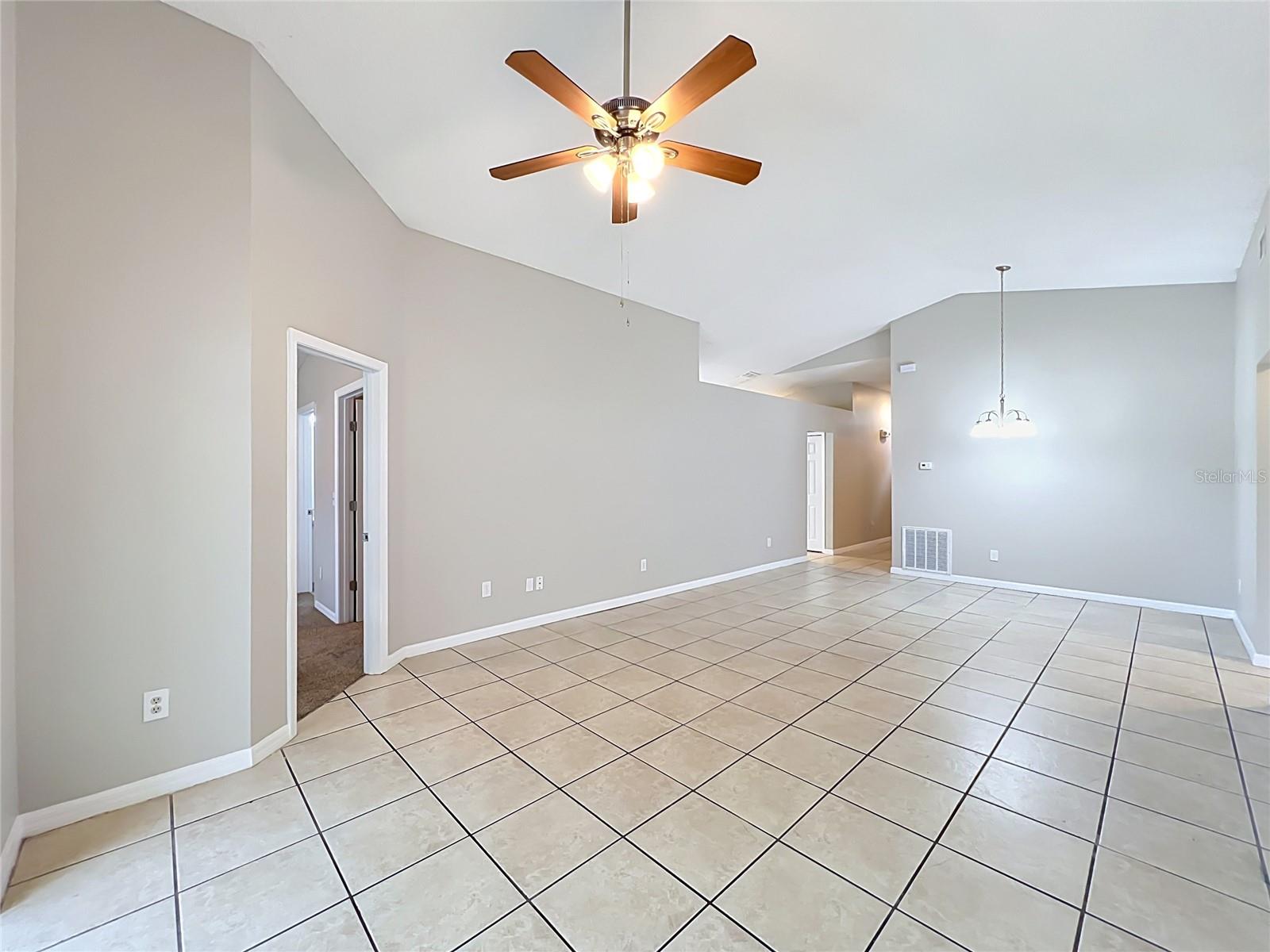 1005 Winding Water Way Property Photo 8