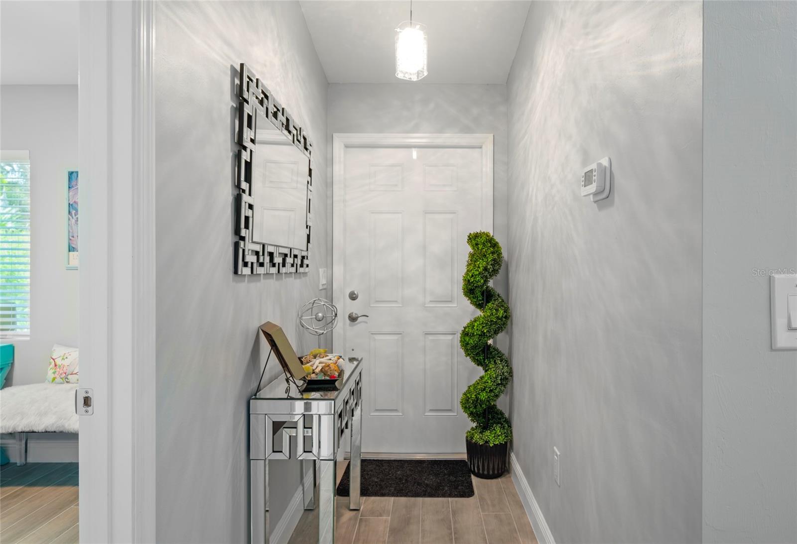 2098 Como St Property Photo 7