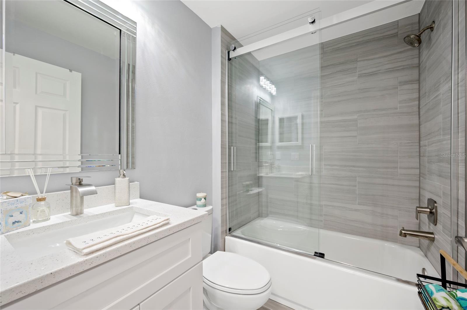 2098 Como St Property Photo 23
