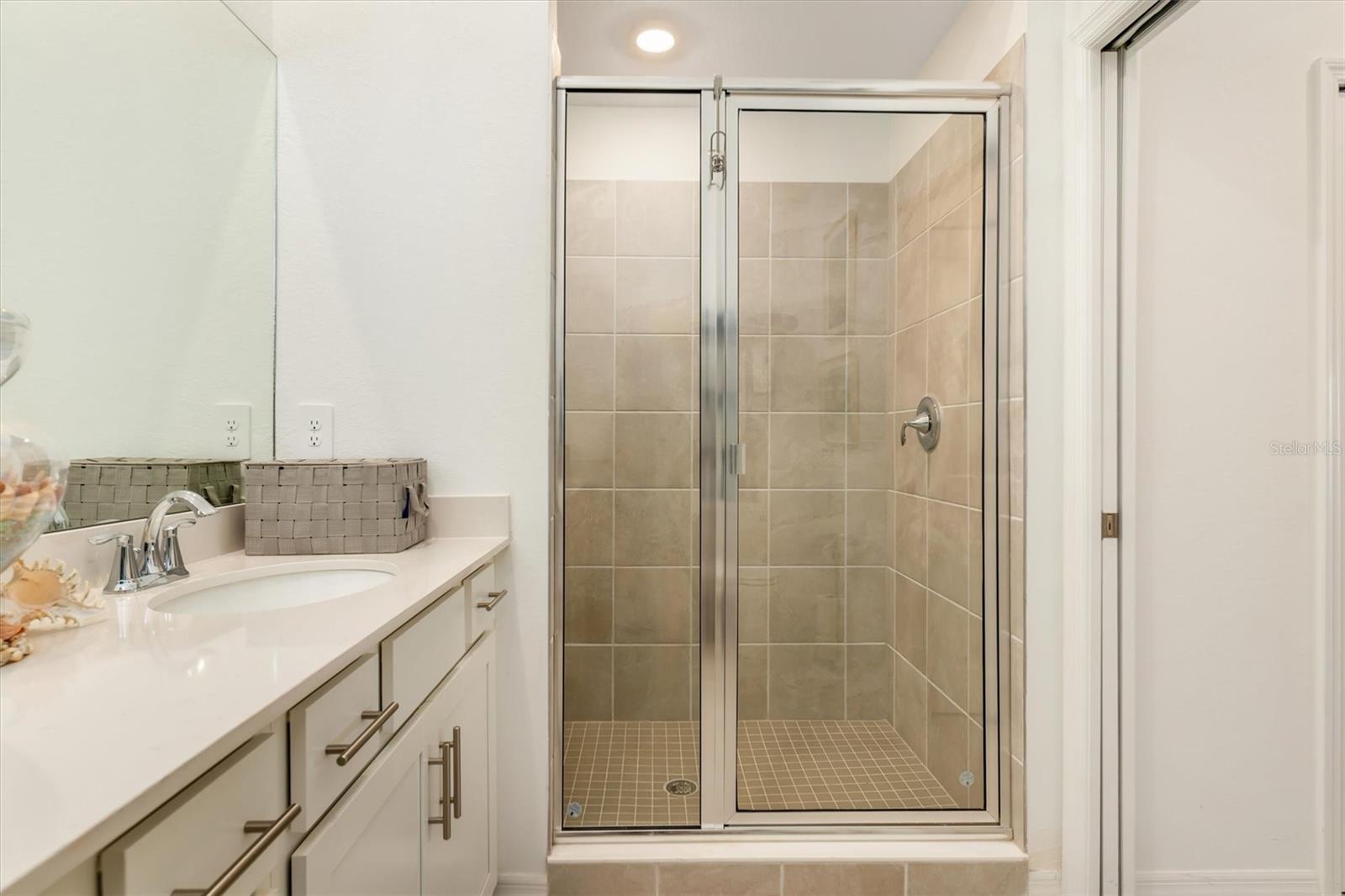 14221 Heritage Landing Blvd #2026 Property Photo 15