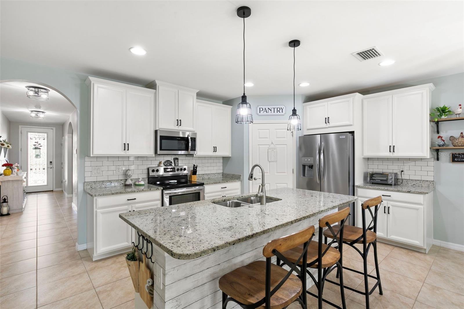 3215 Birchin Ln Property Photo 4