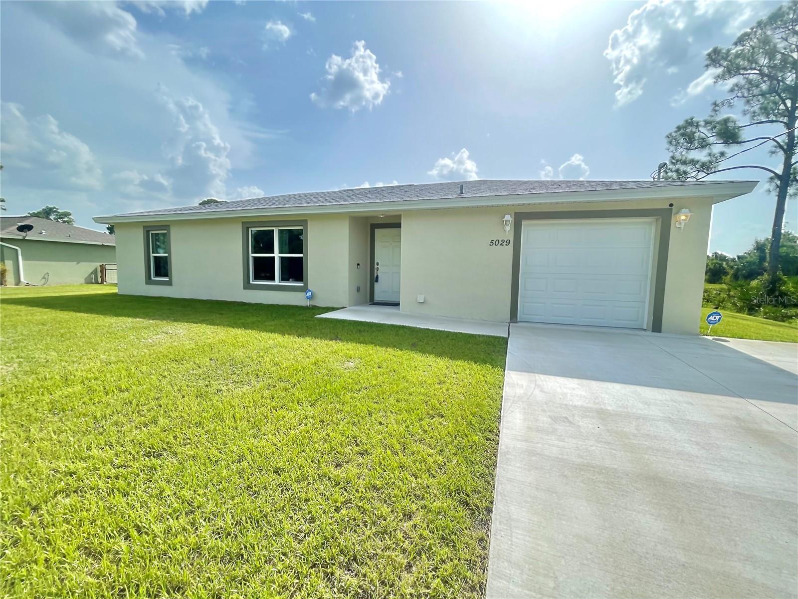 5029 W HUMMINGBIRD DR Property Photo 1