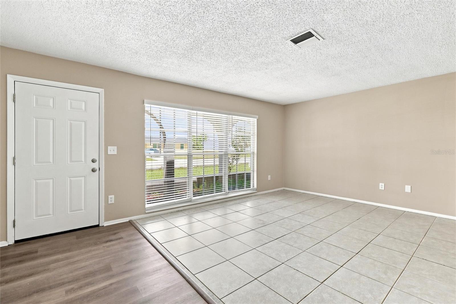 1594 Beacon Dr Property Photo 3