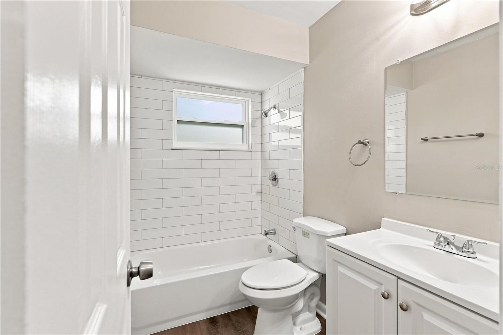 1594 Beacon Dr Property Photo 4