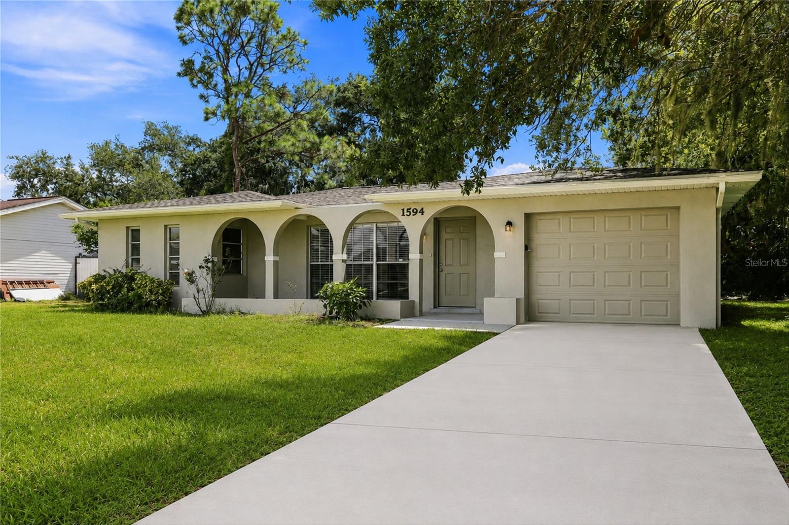 1594 Beacon Dr Property Photo 5