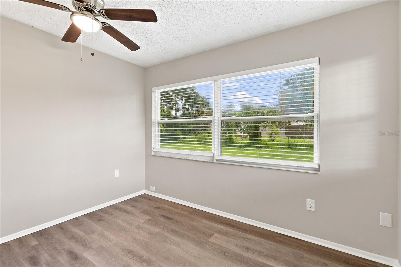 1594 Beacon Dr Property Photo 14
