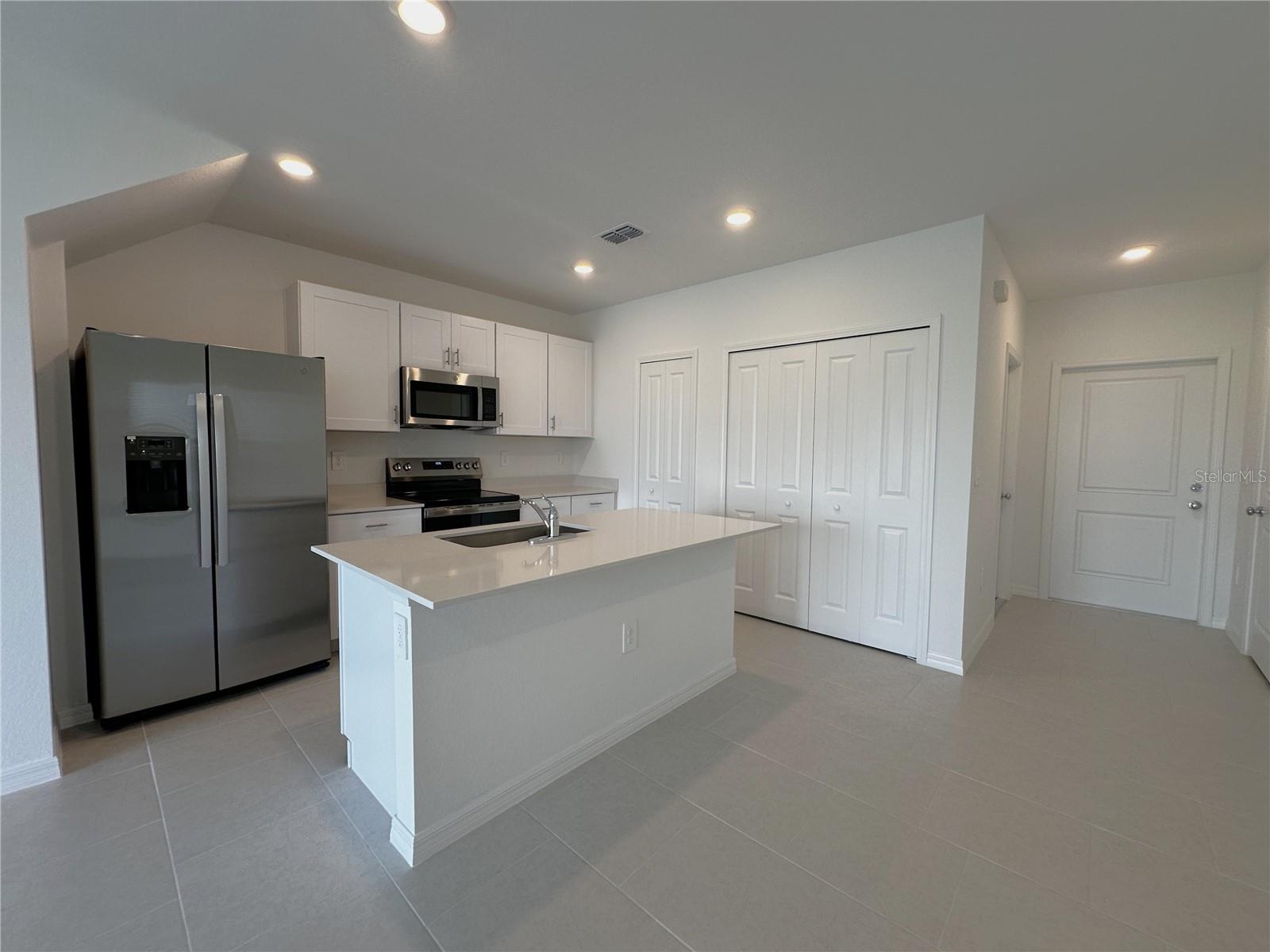 28521 Sweet Meadow Dr Property Photo 5