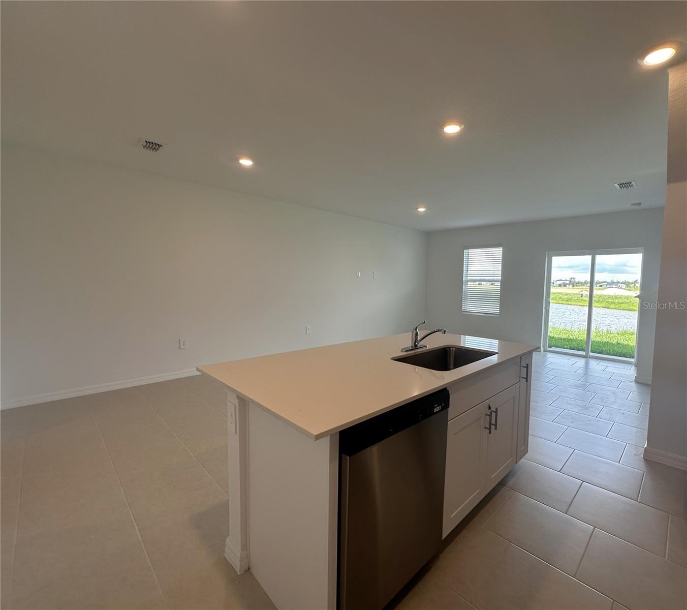 28521 Sweet Meadow Dr Property Photo 6