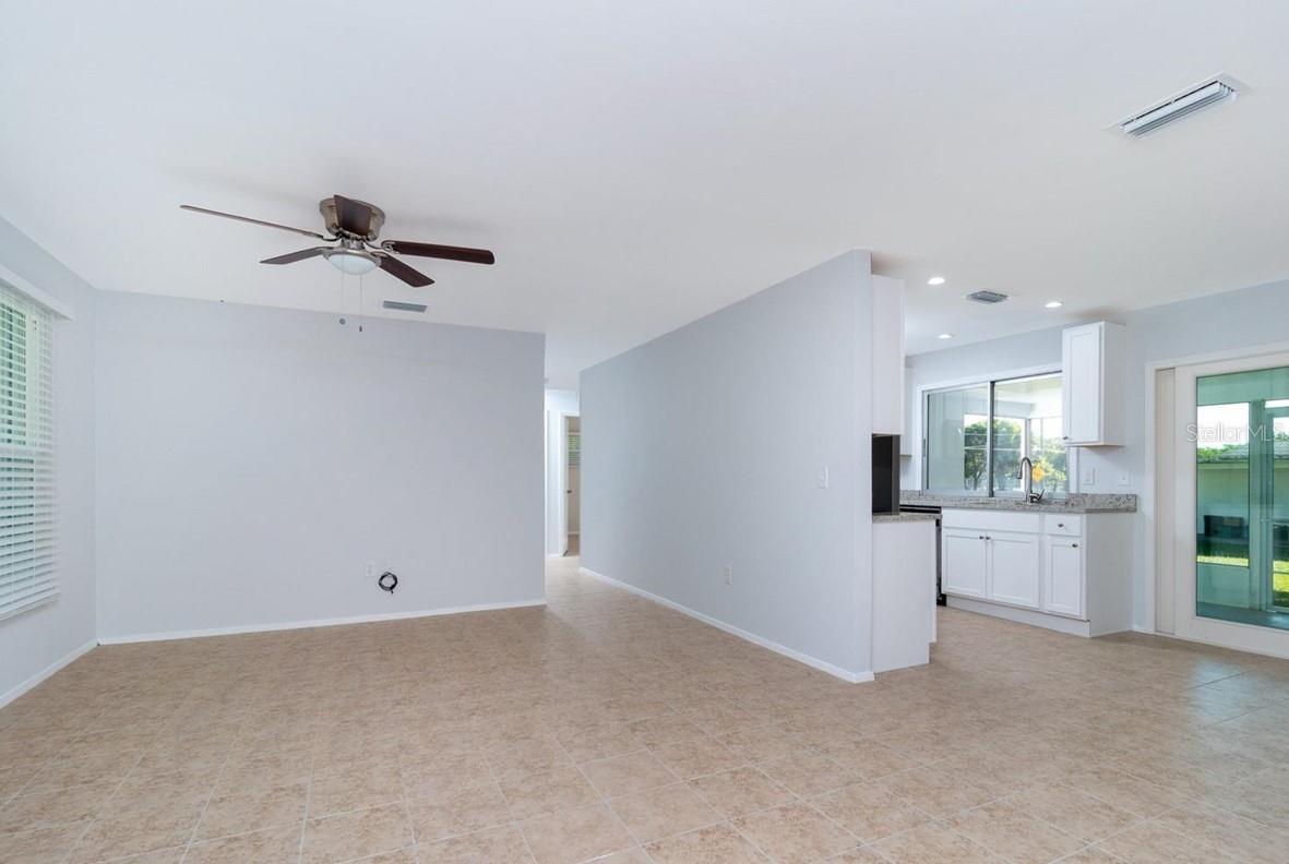 533 E Charlotte Ave Property Photo 2