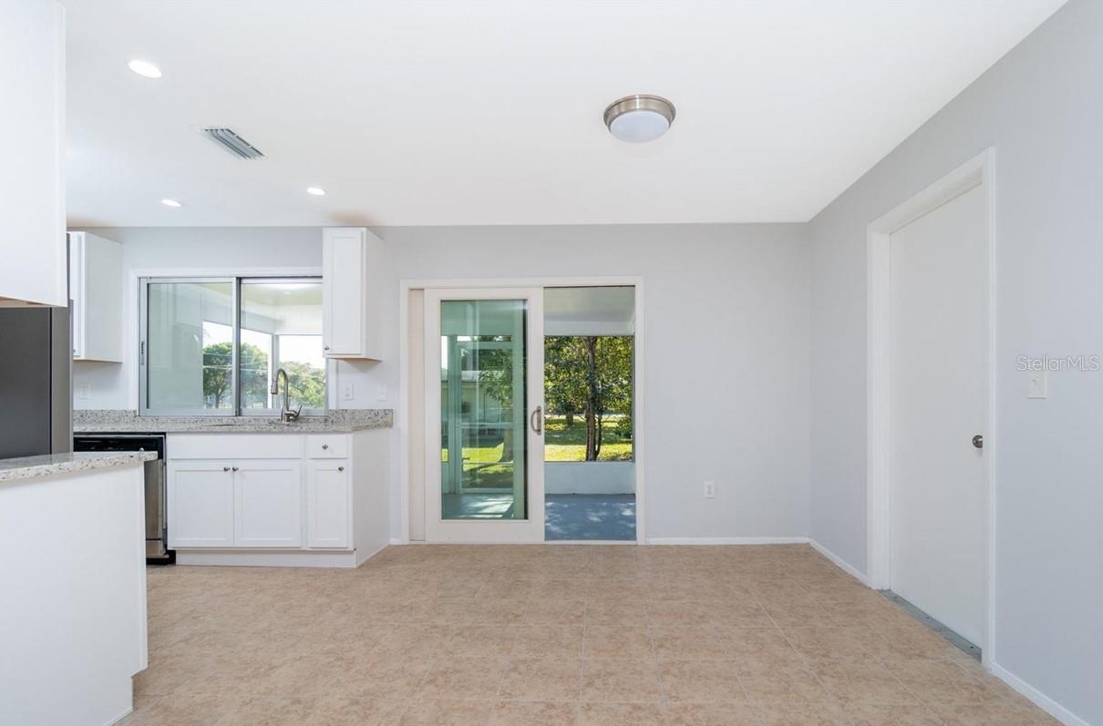 533 E Charlotte Ave Property Photo 3