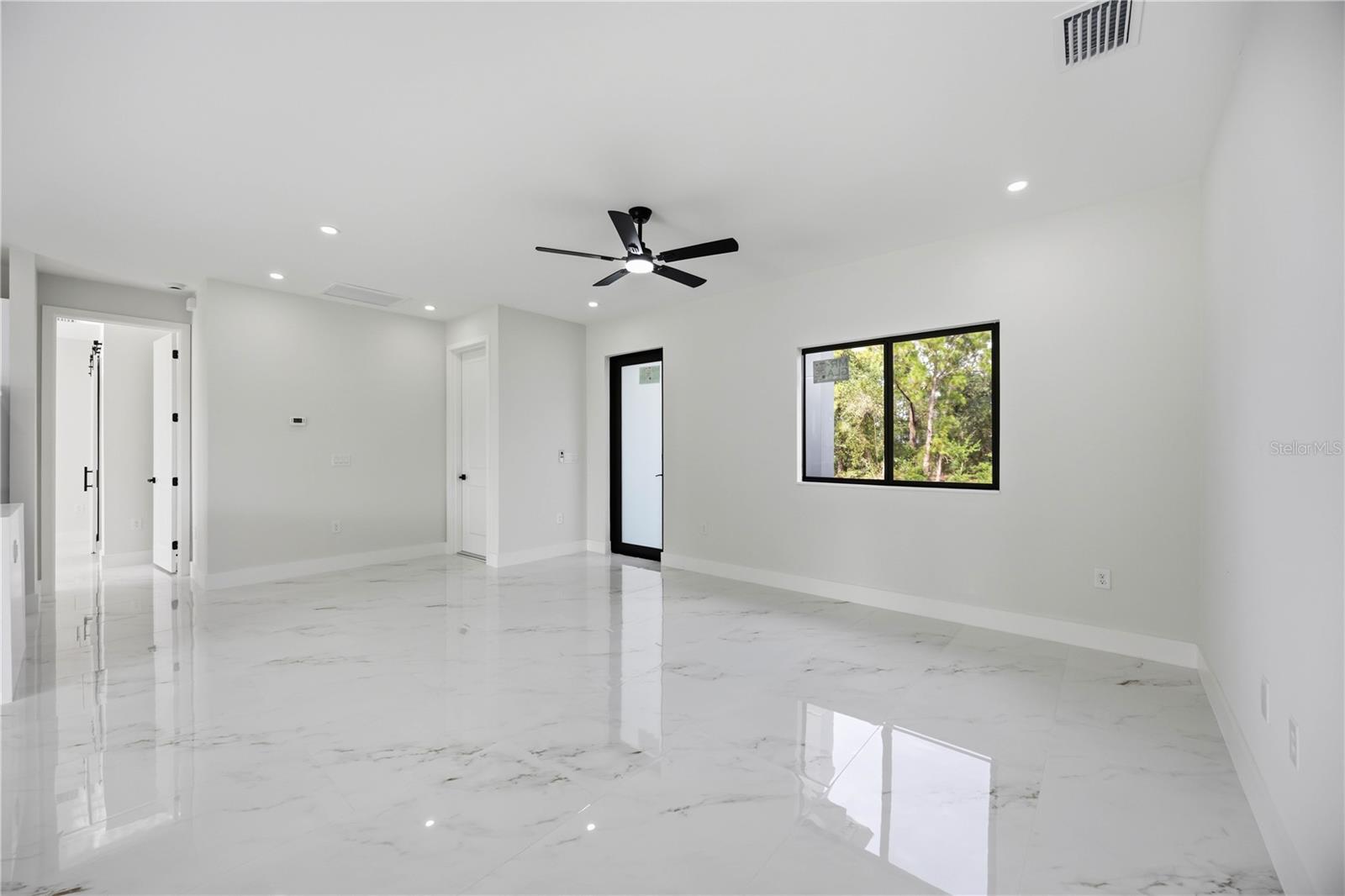 1299 Barton Ave Property Photo 6