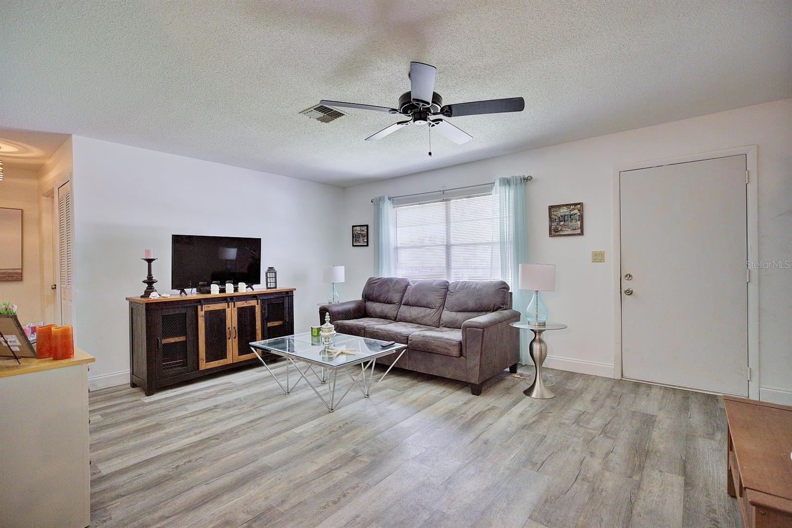 306 Lark Ter Property Photo 3