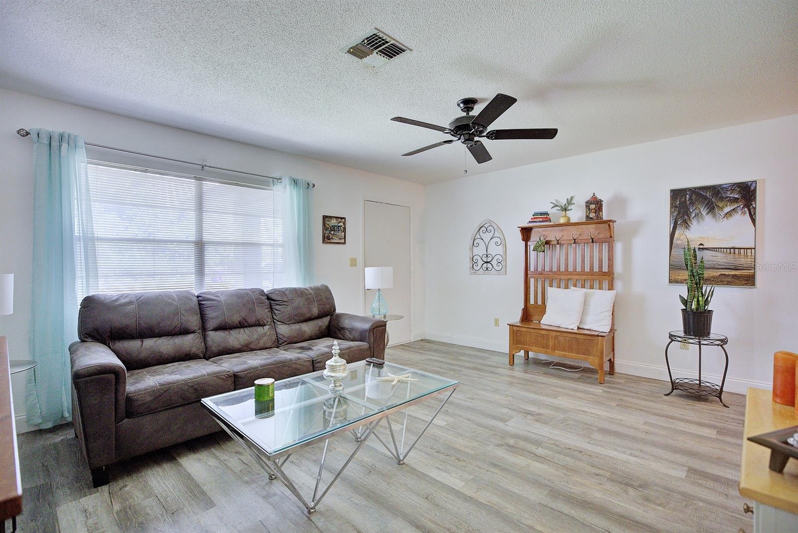 306 Lark Ter Property Photo 4