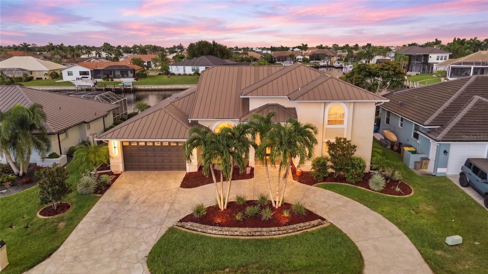 414 Caicos Dr Property Photo 1