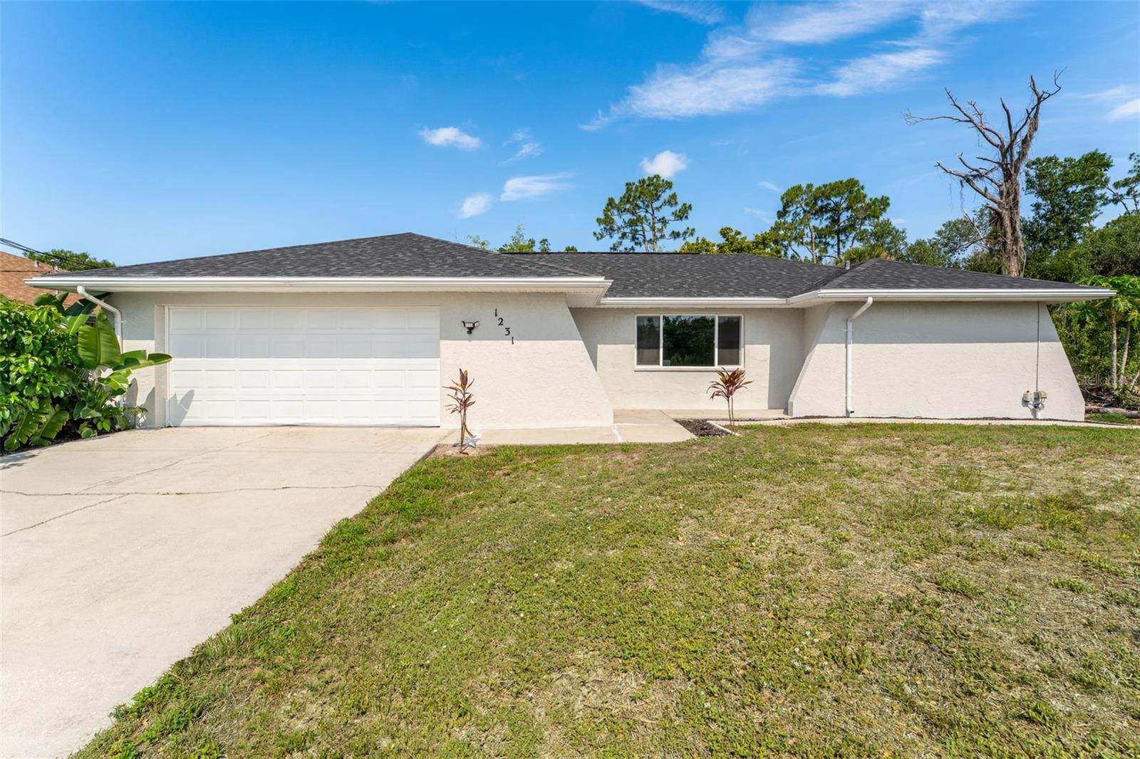 1231 Beacon Dr Property Photo 1