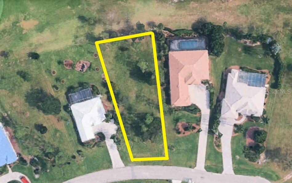 3030 Big Bend Cir Property Photo 2