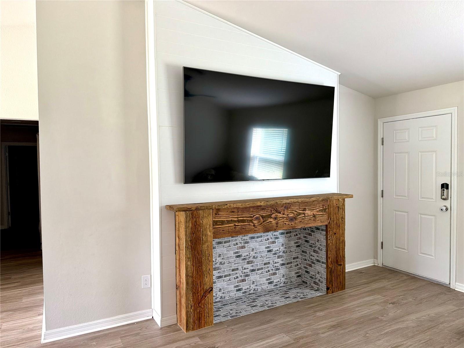 11034 Carnegie Ave. Property Photo 2