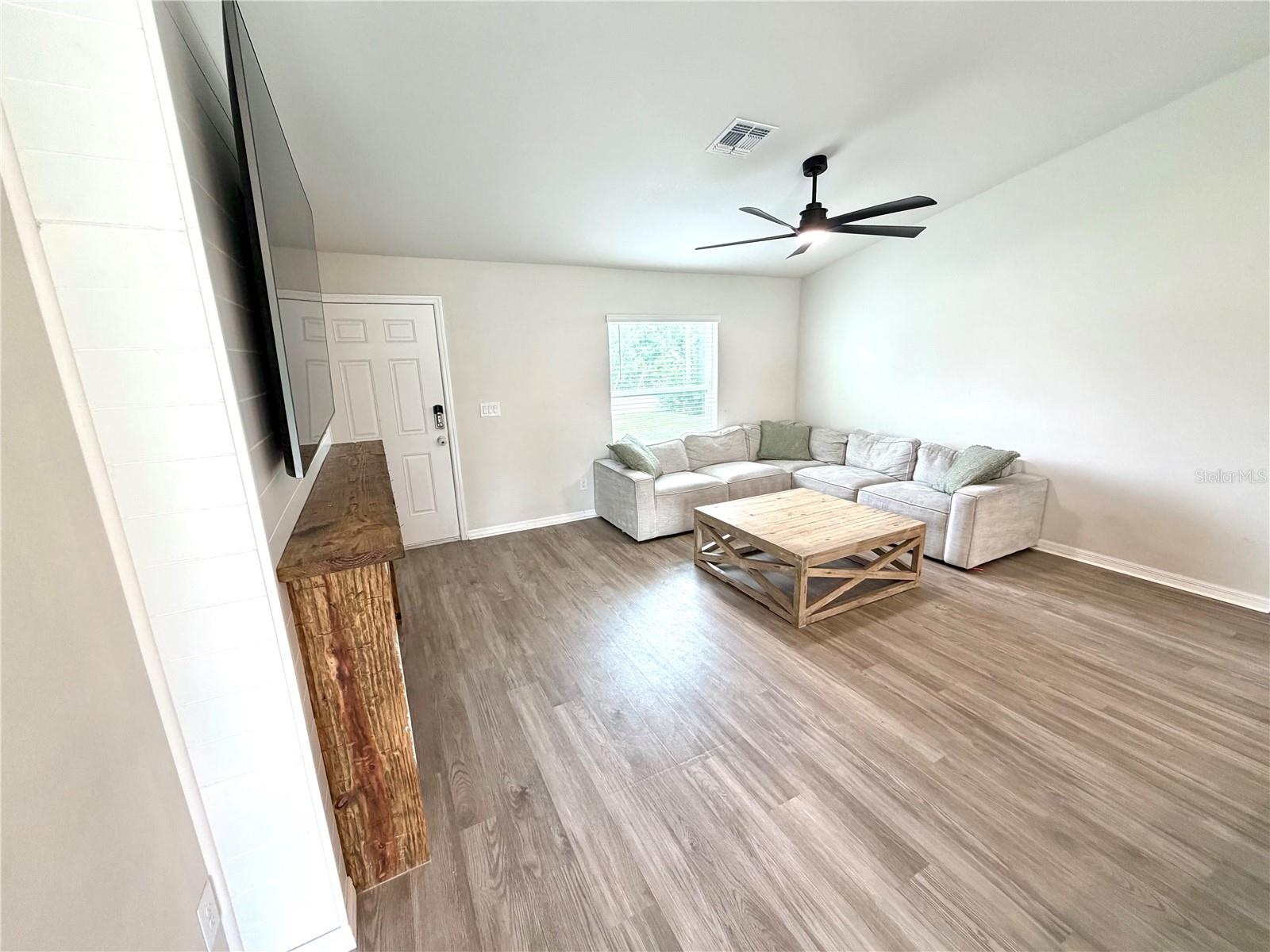 11034 Carnegie Ave. Property Photo 3