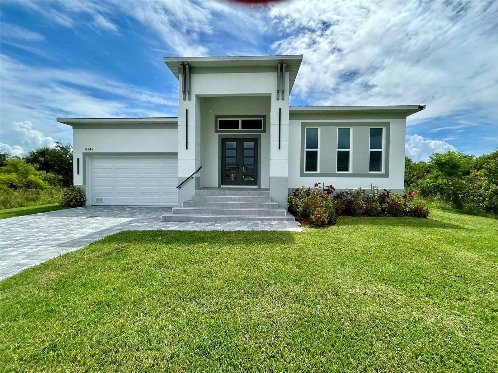 8147 TRACY CIR Property Photo 1