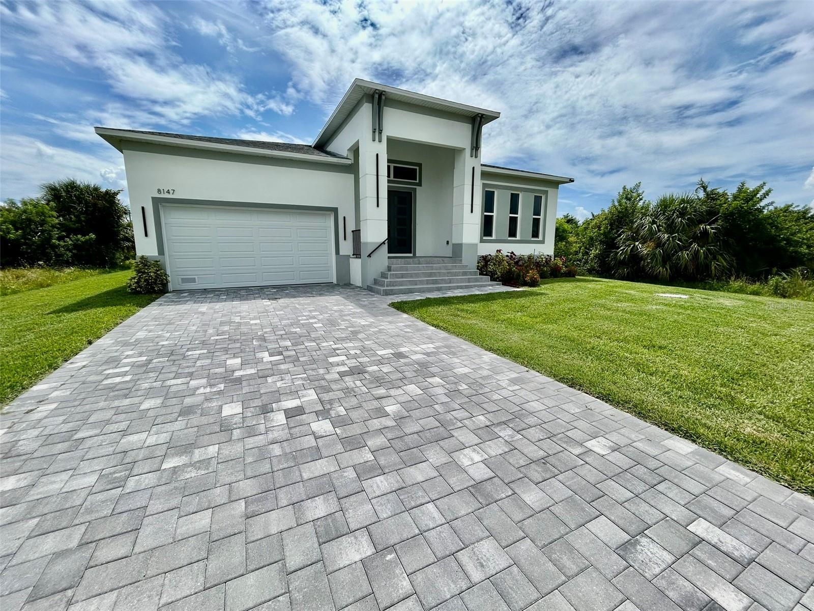 8147 Tracy Cir Property Photo 2