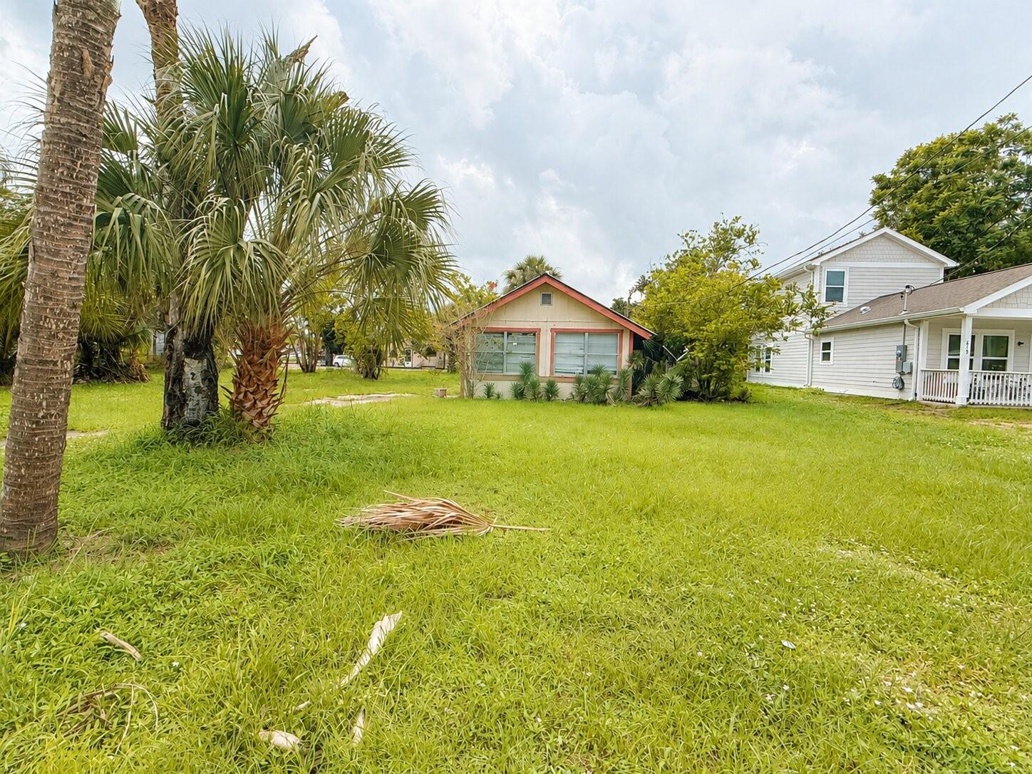 207 S Lee Ave Property Photo 2