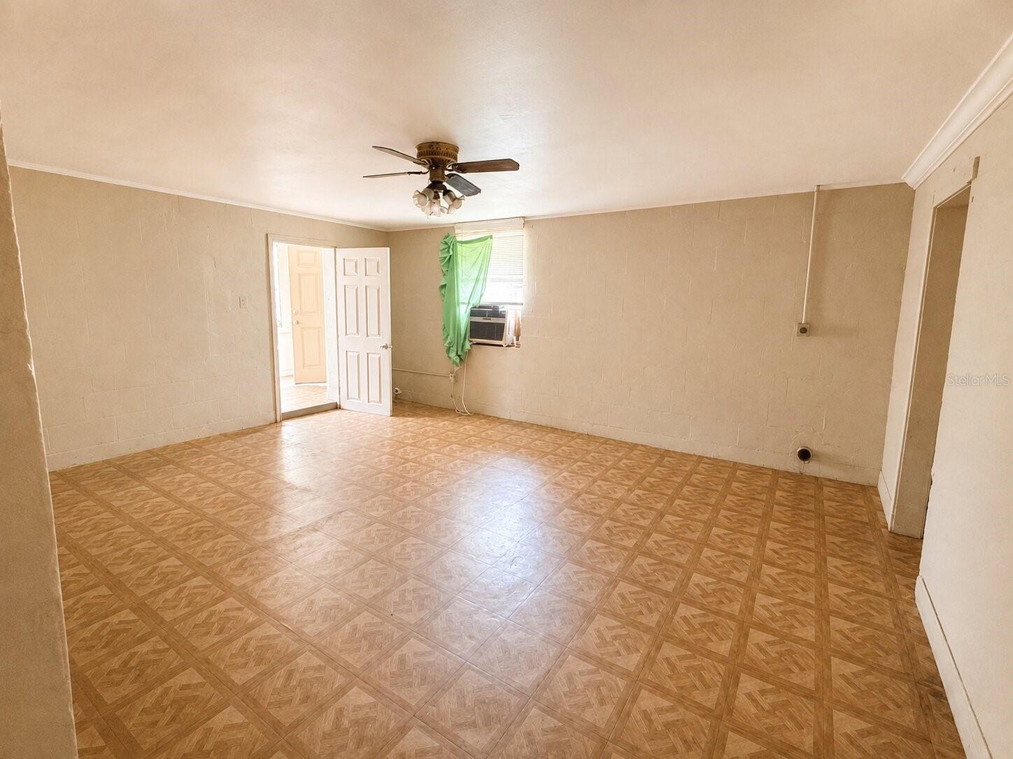 207 S Lee Ave Property Photo 4