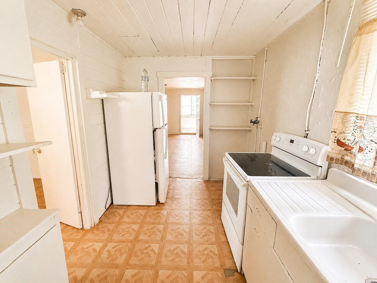207 S Lee Ave Property Photo 6