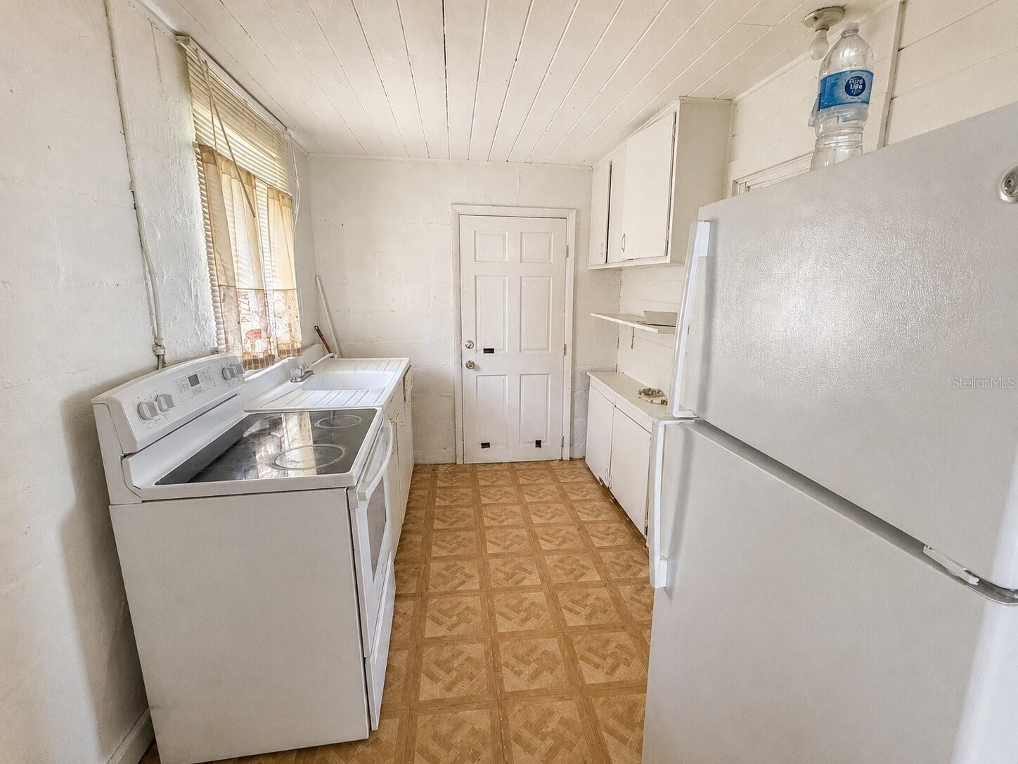 207 S Lee Ave Property Photo 7