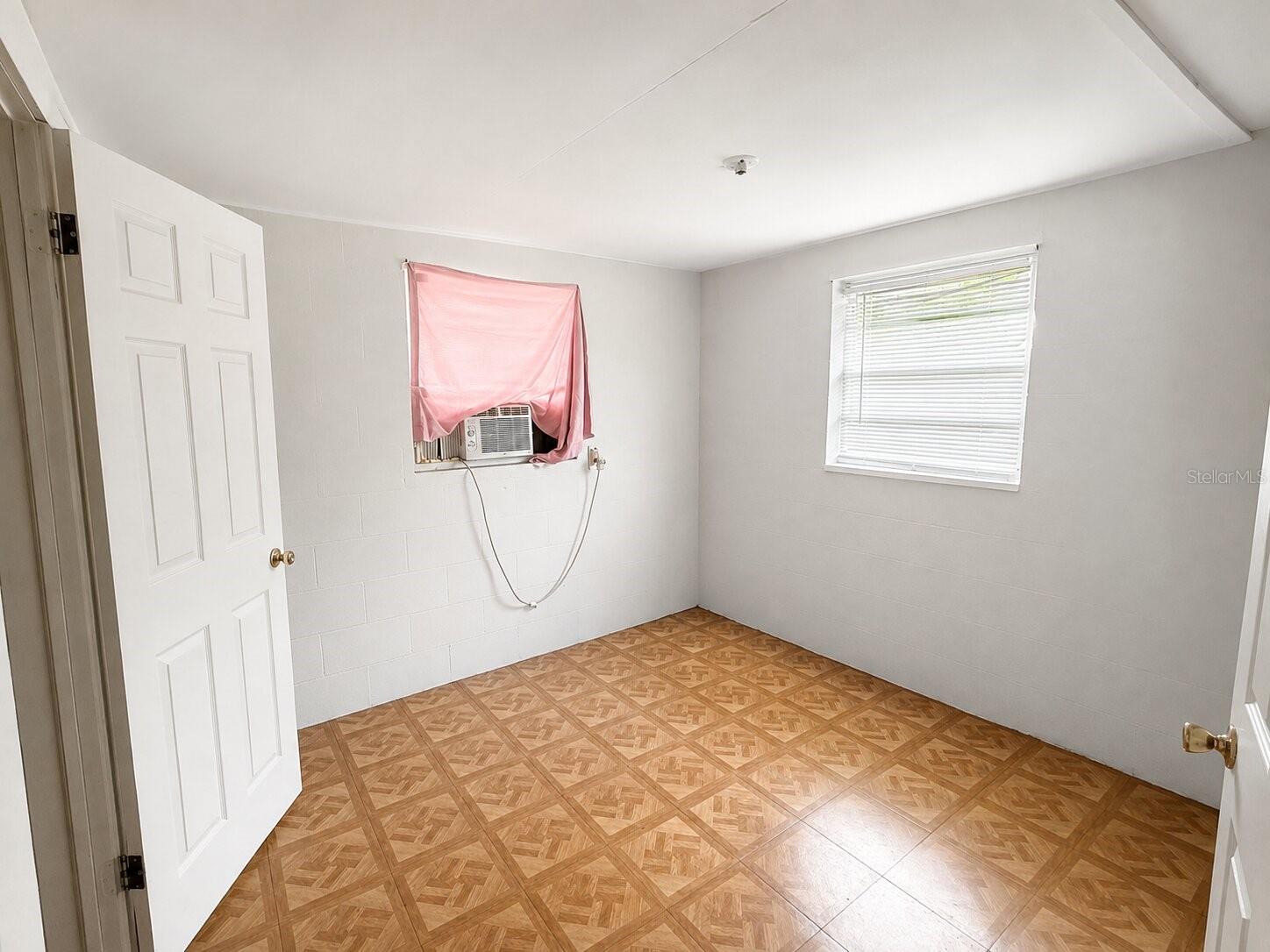 207 S Lee Ave Property Photo 9