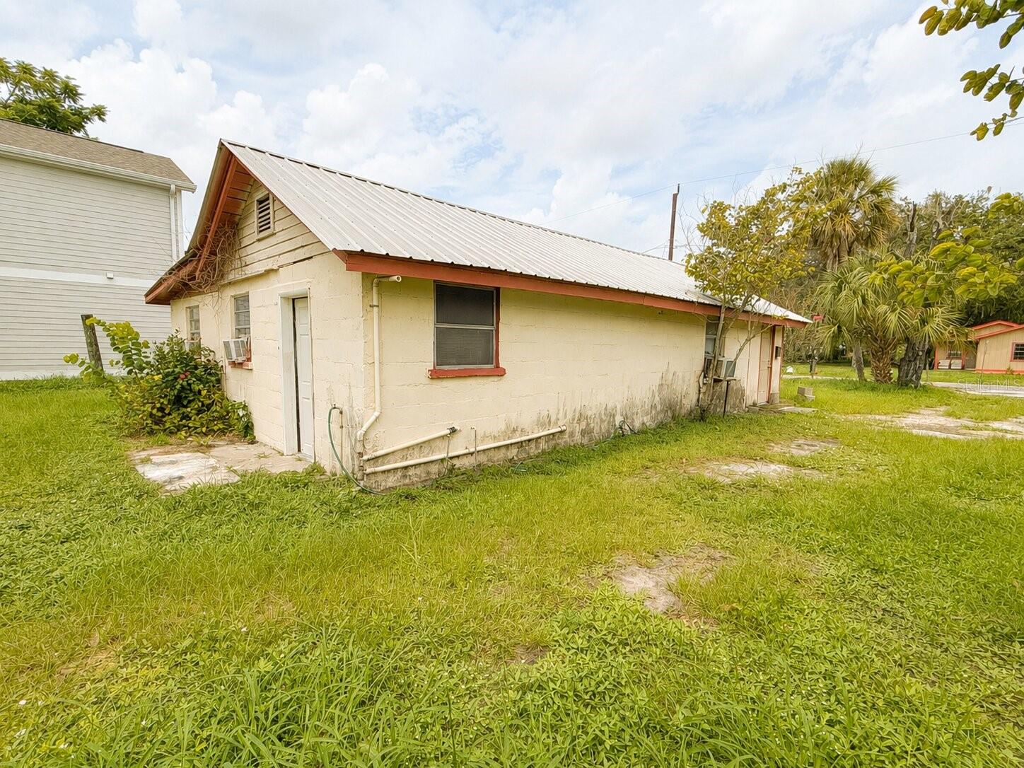 207 S Lee Ave Property Photo 14
