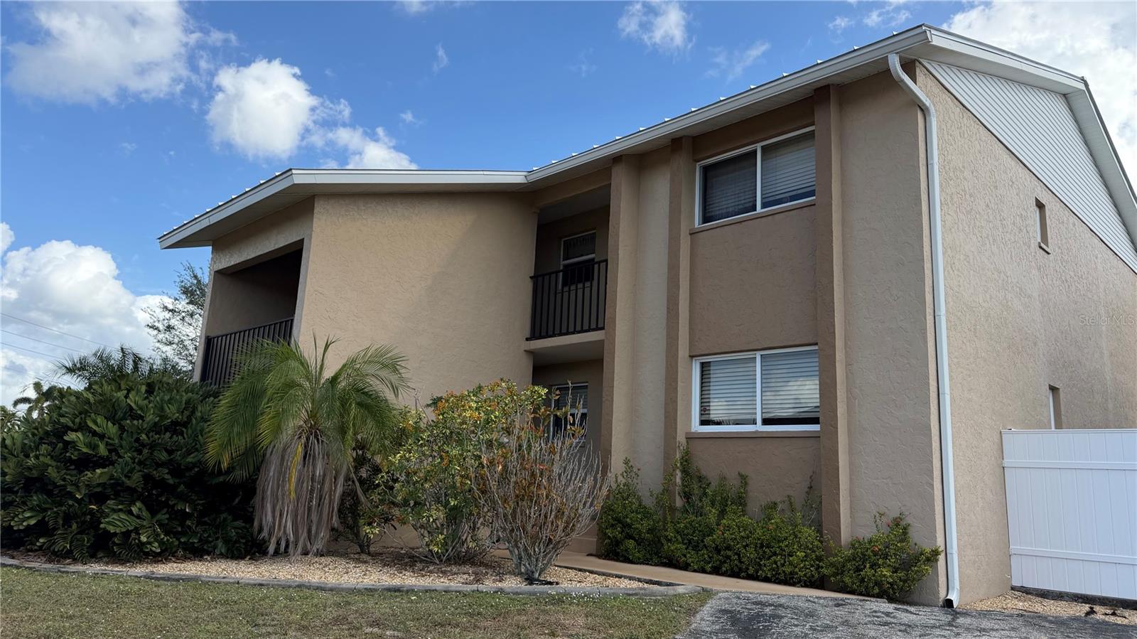 2845 MAGDALINA AVE #4 Property Photo 1