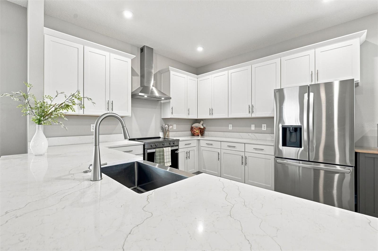1915 W STATE ST Property Photo 1
