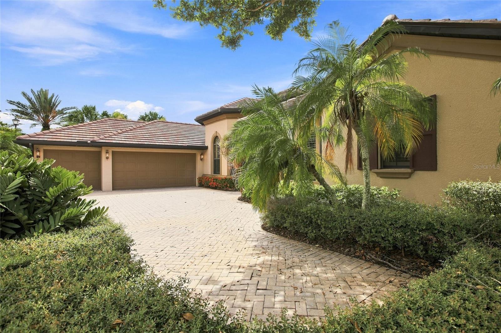 9295 Trieste Dr Property Photo 6