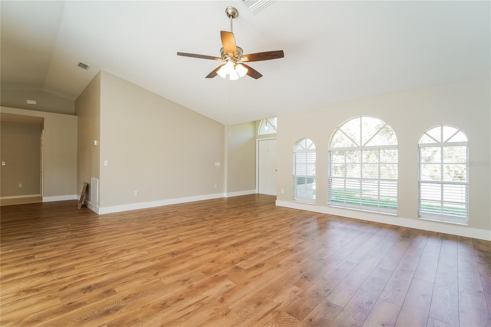 1743 Hazelton Ave Property Photo 3