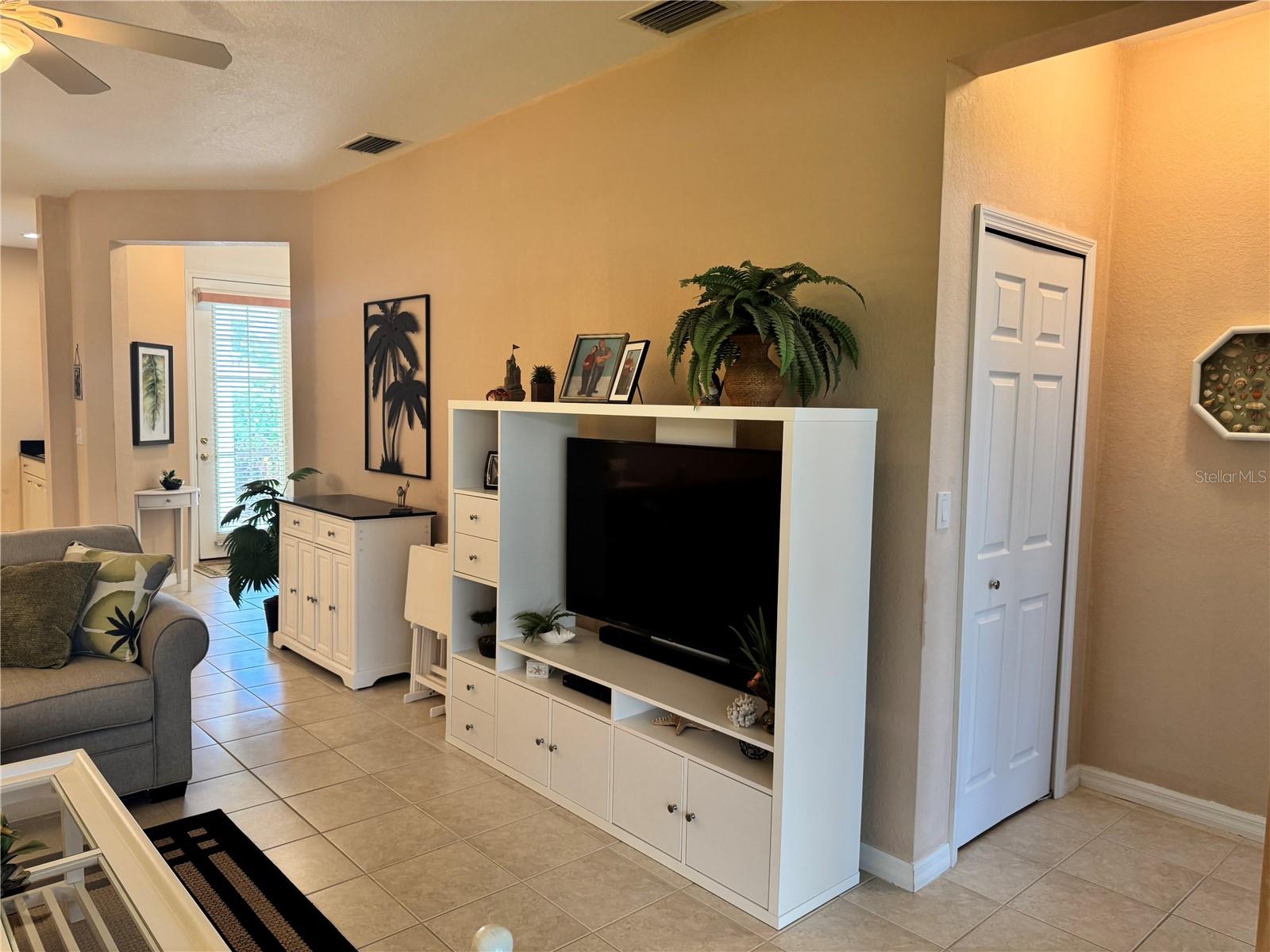 2427 Magnolia Cir Property Photo 12