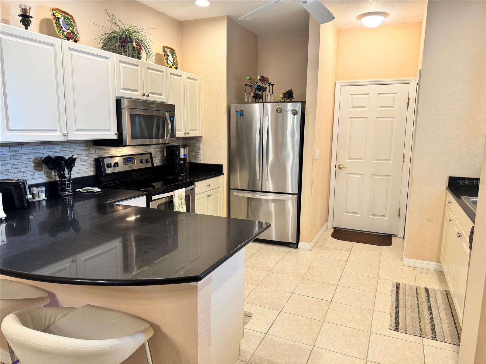 2427 Magnolia Cir Property Photo 16