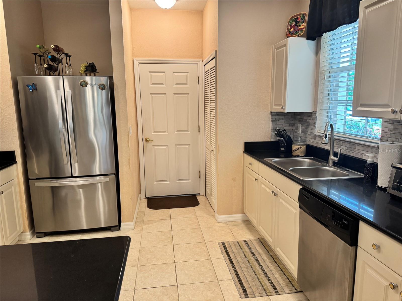2427 Magnolia Cir Property Photo 17