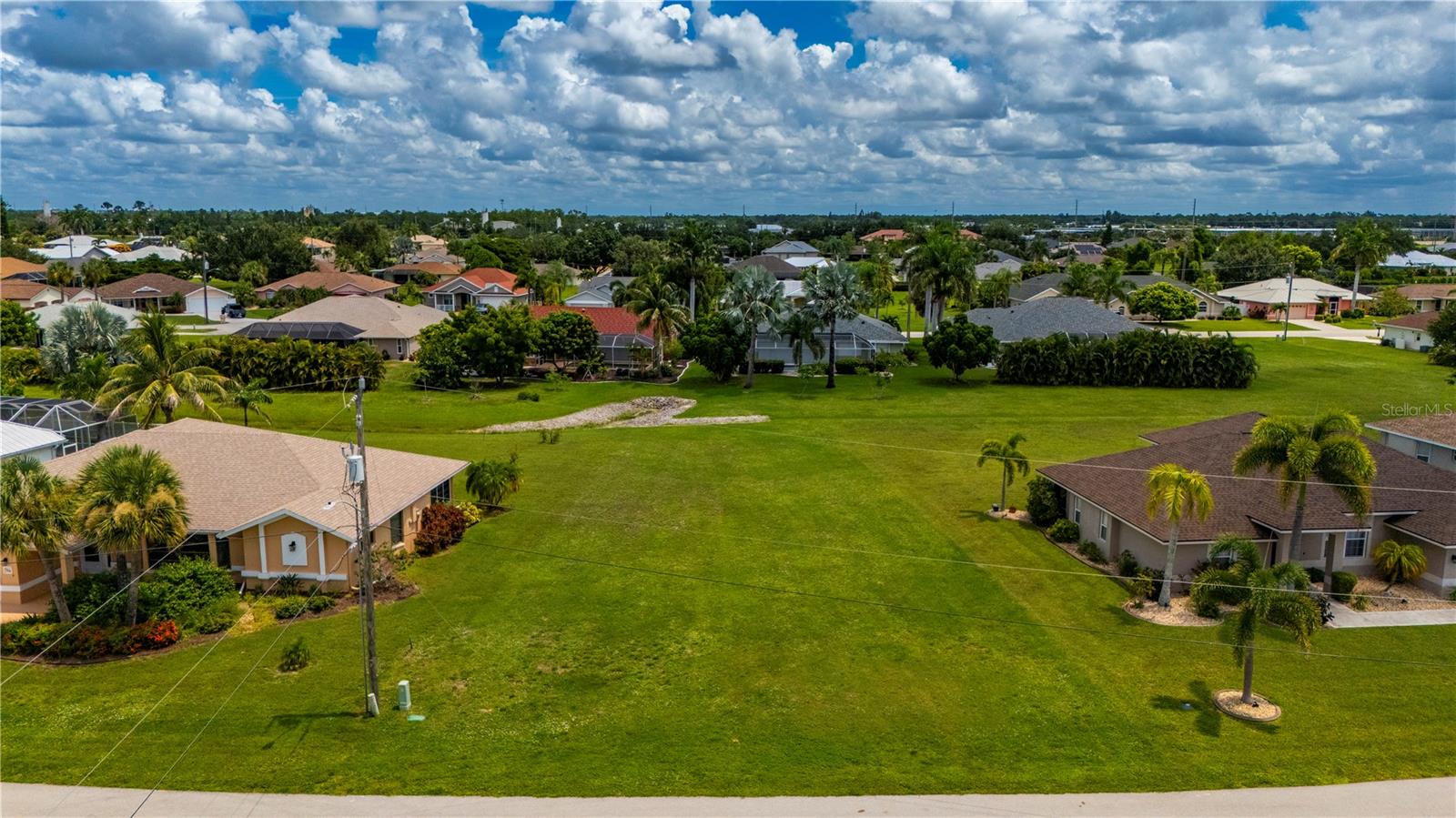 7332 Powder Puff Property Photo 3