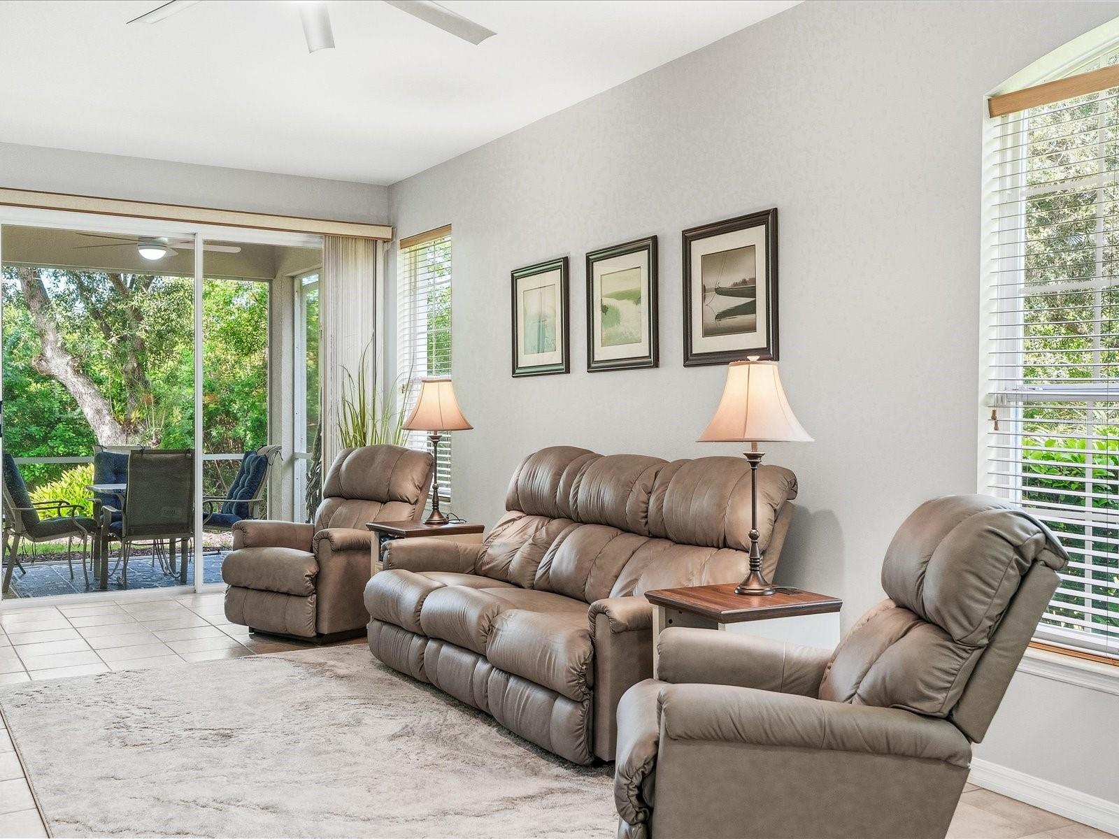 4693 Whispering Oaks Dr Property Photo 10