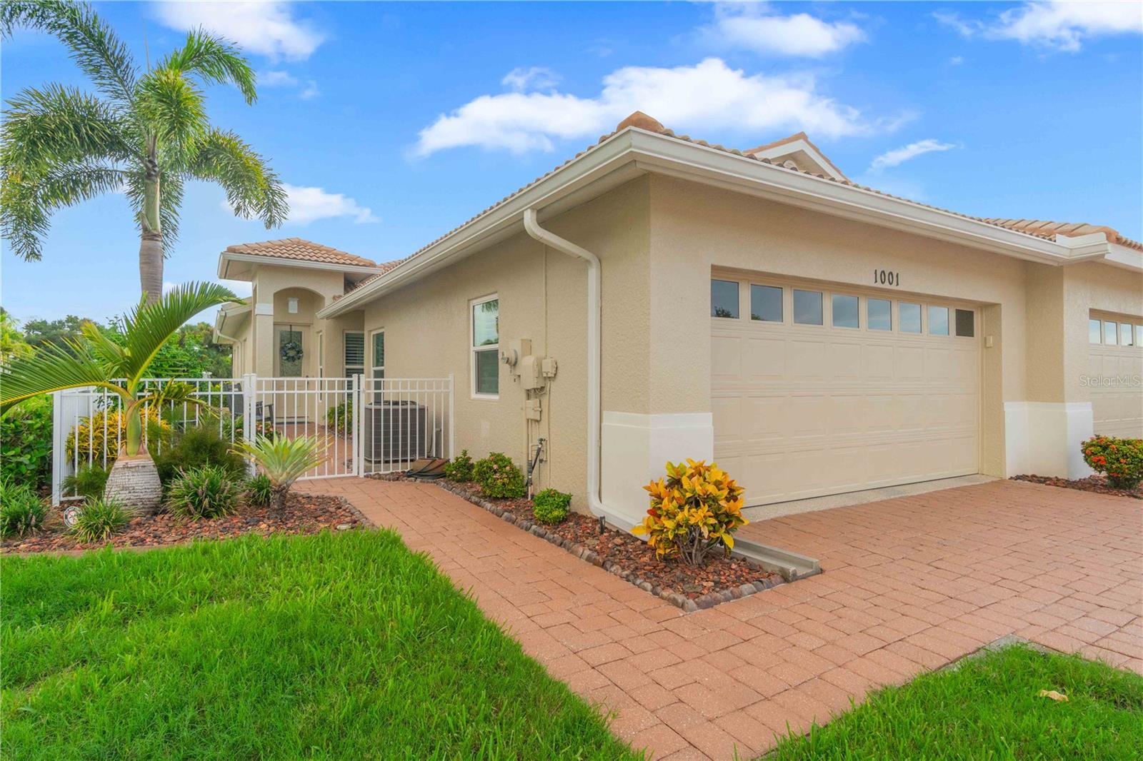 1001 Topelis Dr Property Photo 10