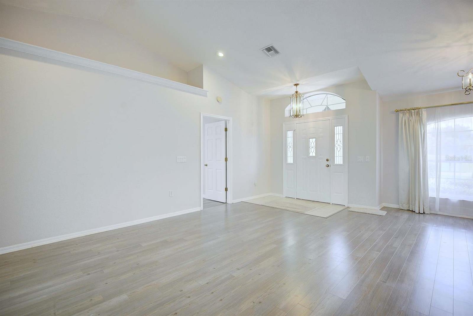 4253 Cremona Dr Property Photo 8