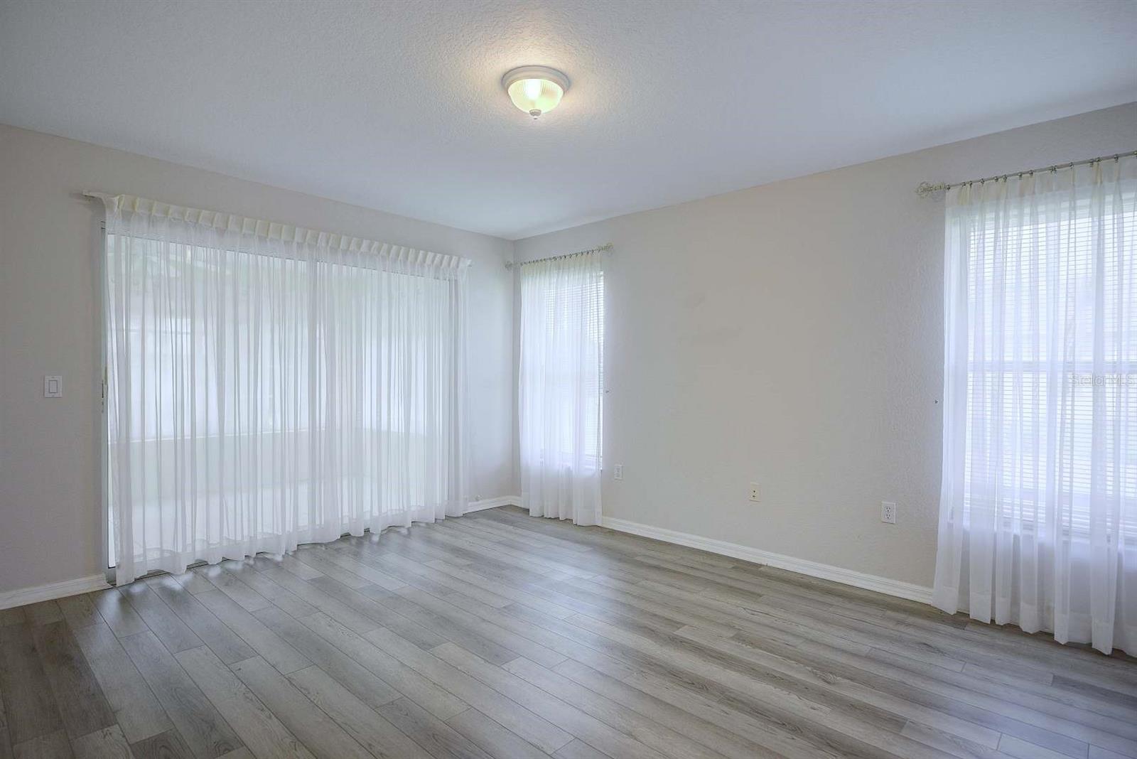 4253 Cremona Dr Property Photo 30