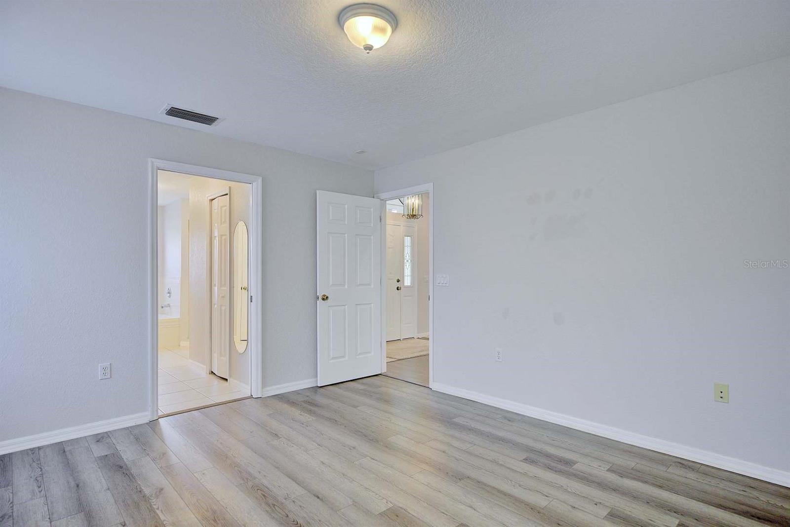 4253 Cremona Dr Property Photo 32