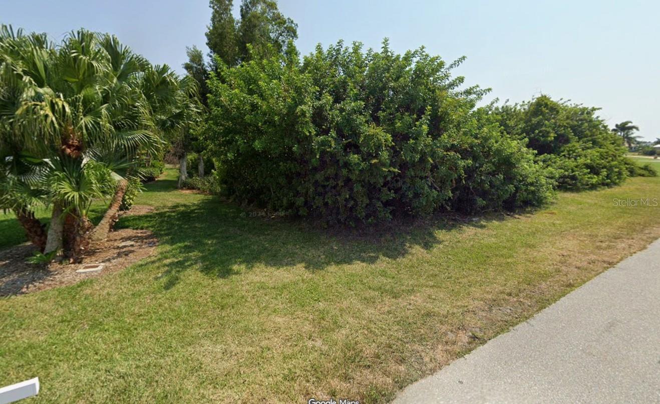 211 Westwind Dr Property Photo 2