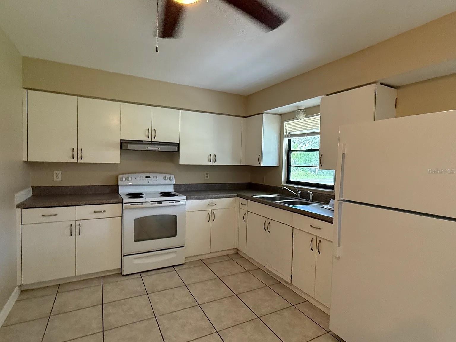 1685 Shadow Ln Property Photo 8