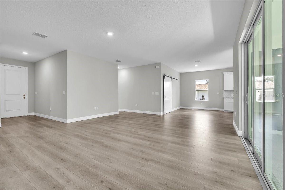 27431 Natal Dr Property Photo 6