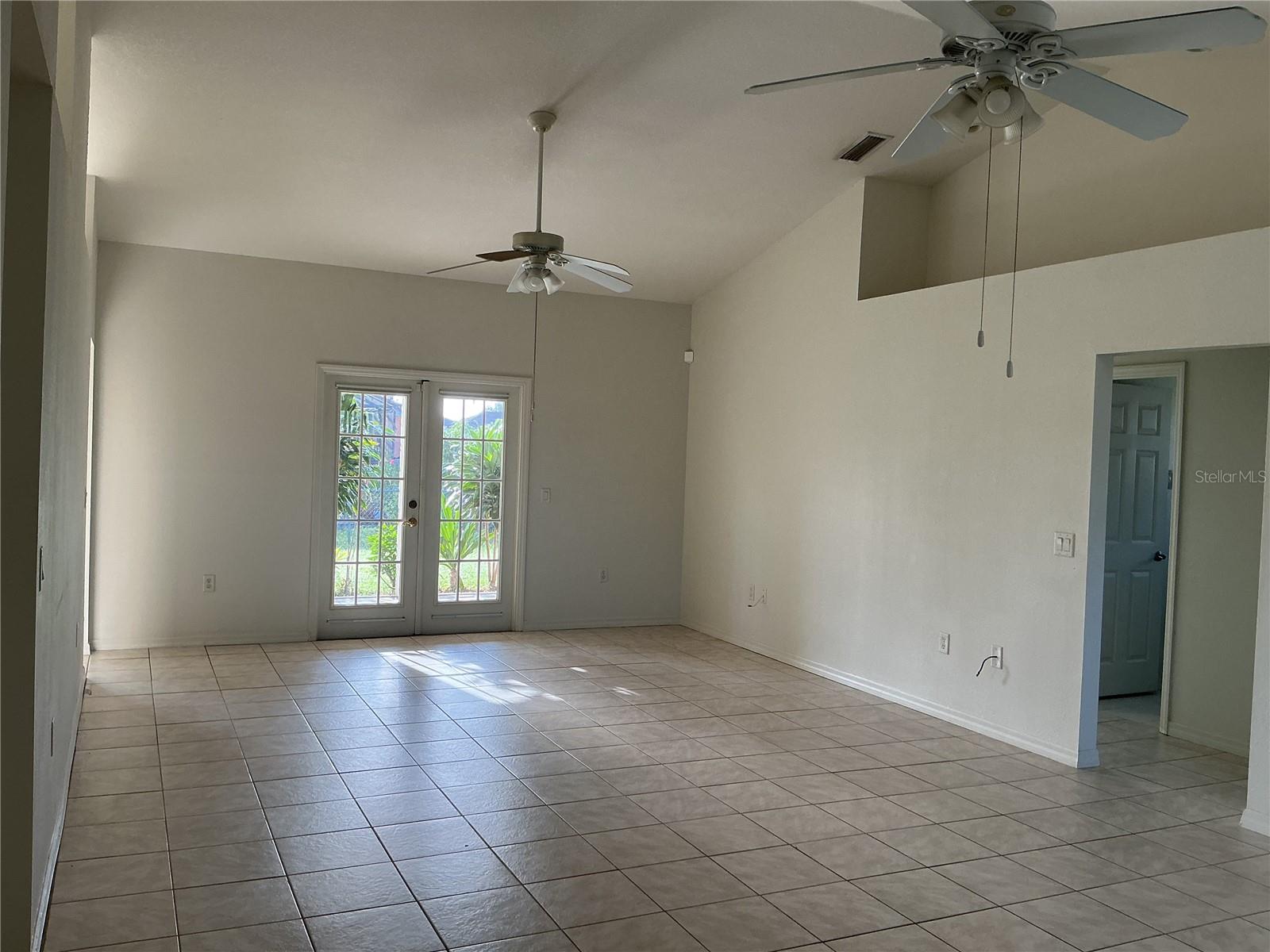 2700 S Biscayne Dr Property Photo 2